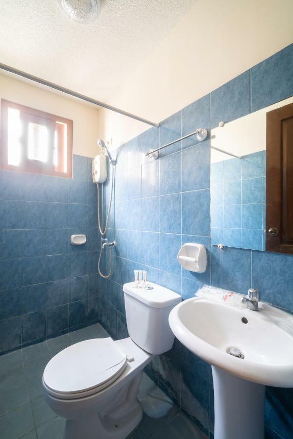 Oyo 162 The West Inn Davao Ngoại thất bức ảnh